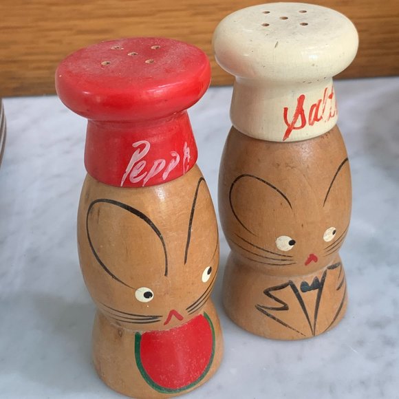 1960s Wooden Salt and Pepper Shakers - Picture 9 of 15